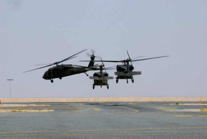 3 chiếc trực thăng Black Hawk cất cánh đi làm nhiệm vụ